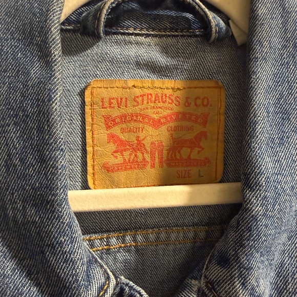 Levi's Men's Classic Jean Jacket - Picture 2 of 5